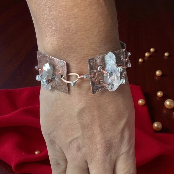 Handcrafted Copper Bracelet With Quartz Crystals & Hammered Metal Plates Artisan - Picture 9 of 11